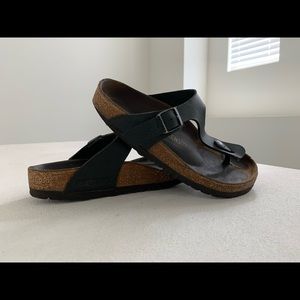 Birkenstock’s Gizeh Black
